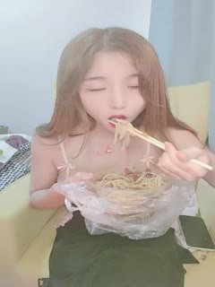 #【顏值網紅女神難得收費秀】C罩杯極品美乳 又大又圓 一線天饅頭逼 站在椅子上掰穴 裡面已經很濕 一直叫爸爸很誘人